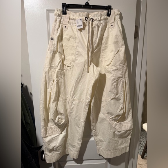 Free People Ladies Light Beige Cargo Barrel Pants 🔥 - Picture 2 of 4